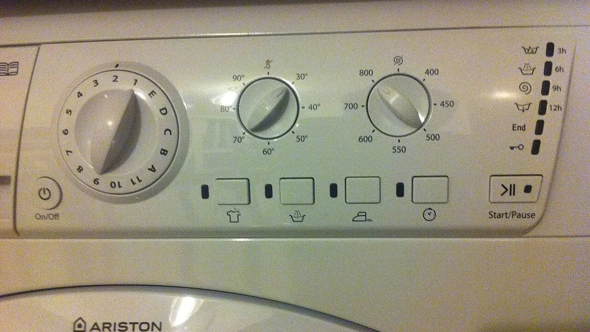 Temperatuurkeuze op het bedieningspaneel van een wasmachine